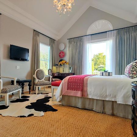 The Light House Boutique Suites Парл Экстерьер фото