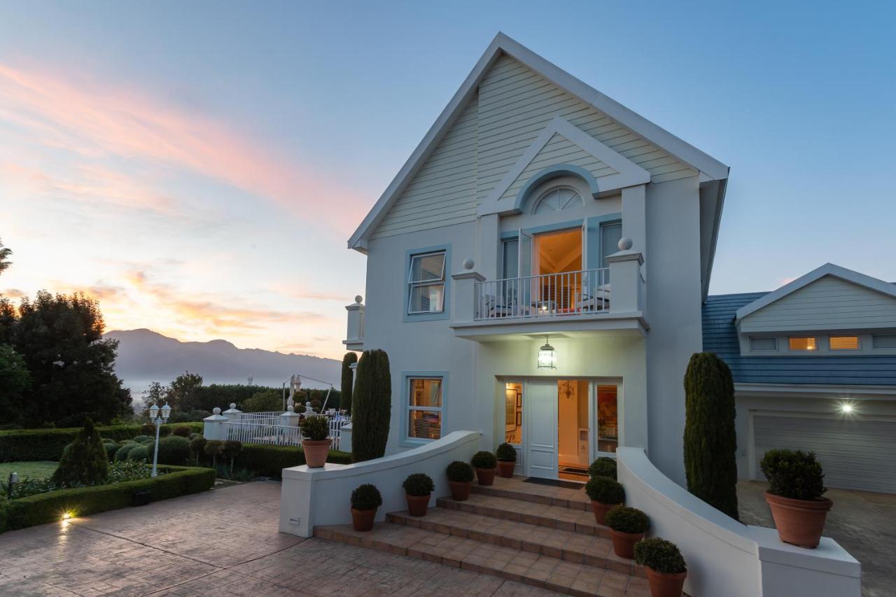 The Light House Boutique Suites Парл Экстерьер фото