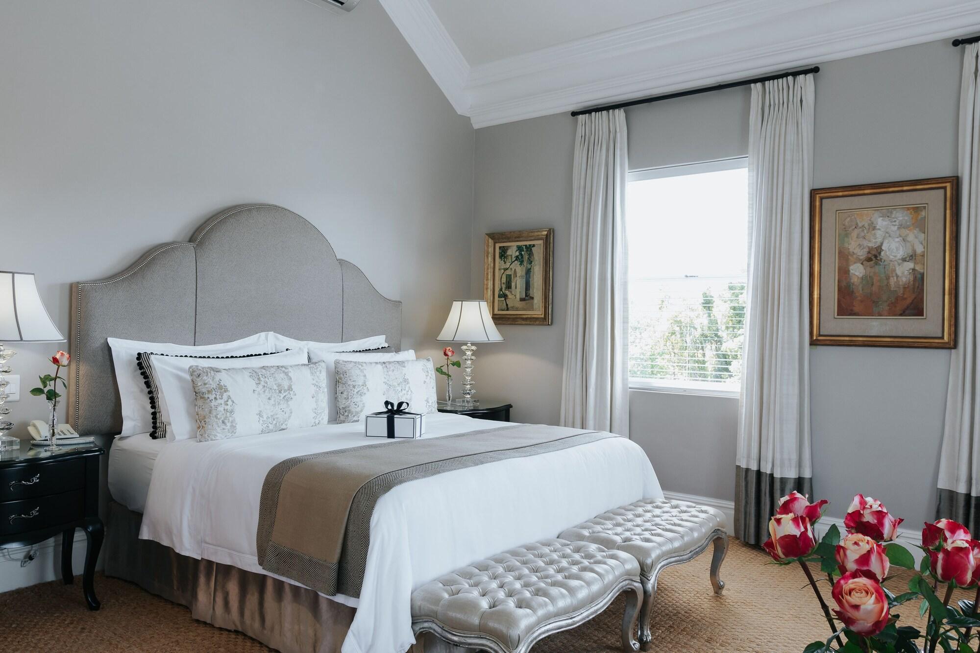 The Light House Boutique Suites Парл Экстерьер фото