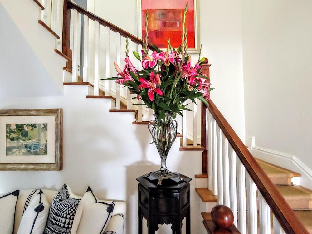 The Light House Boutique Suites Парл Экстерьер фото