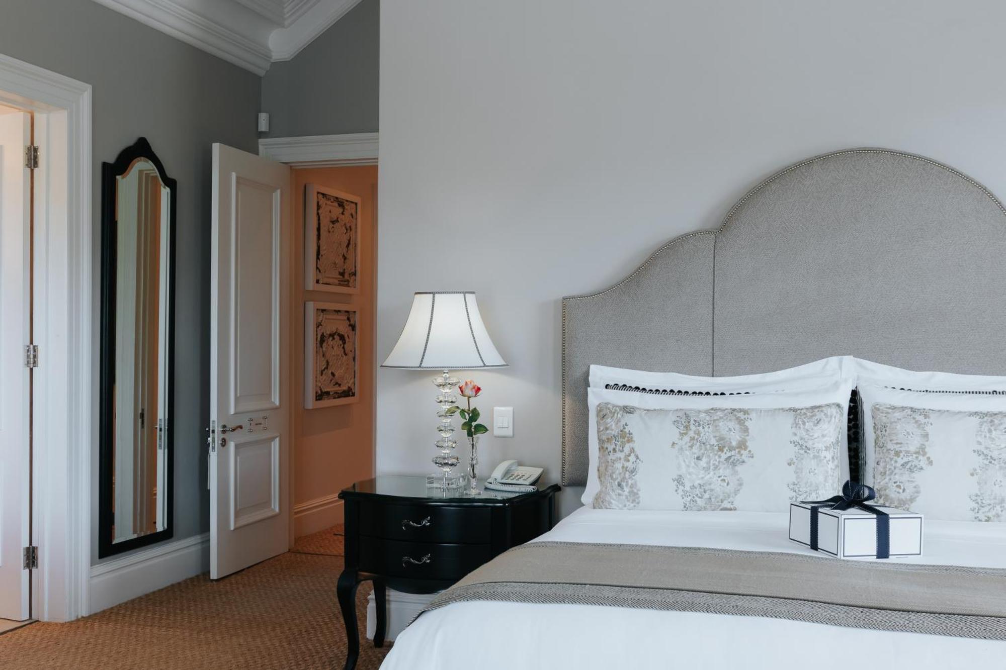 The Light House Boutique Suites Парл Номер фото