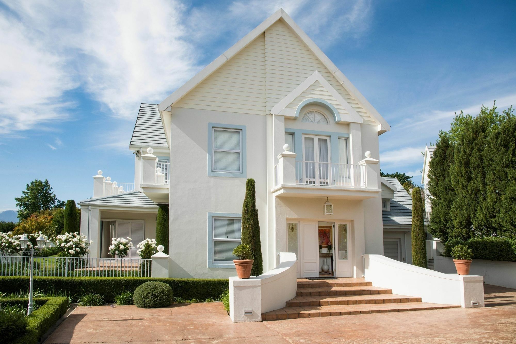The Light House Boutique Suites Парл Экстерьер фото